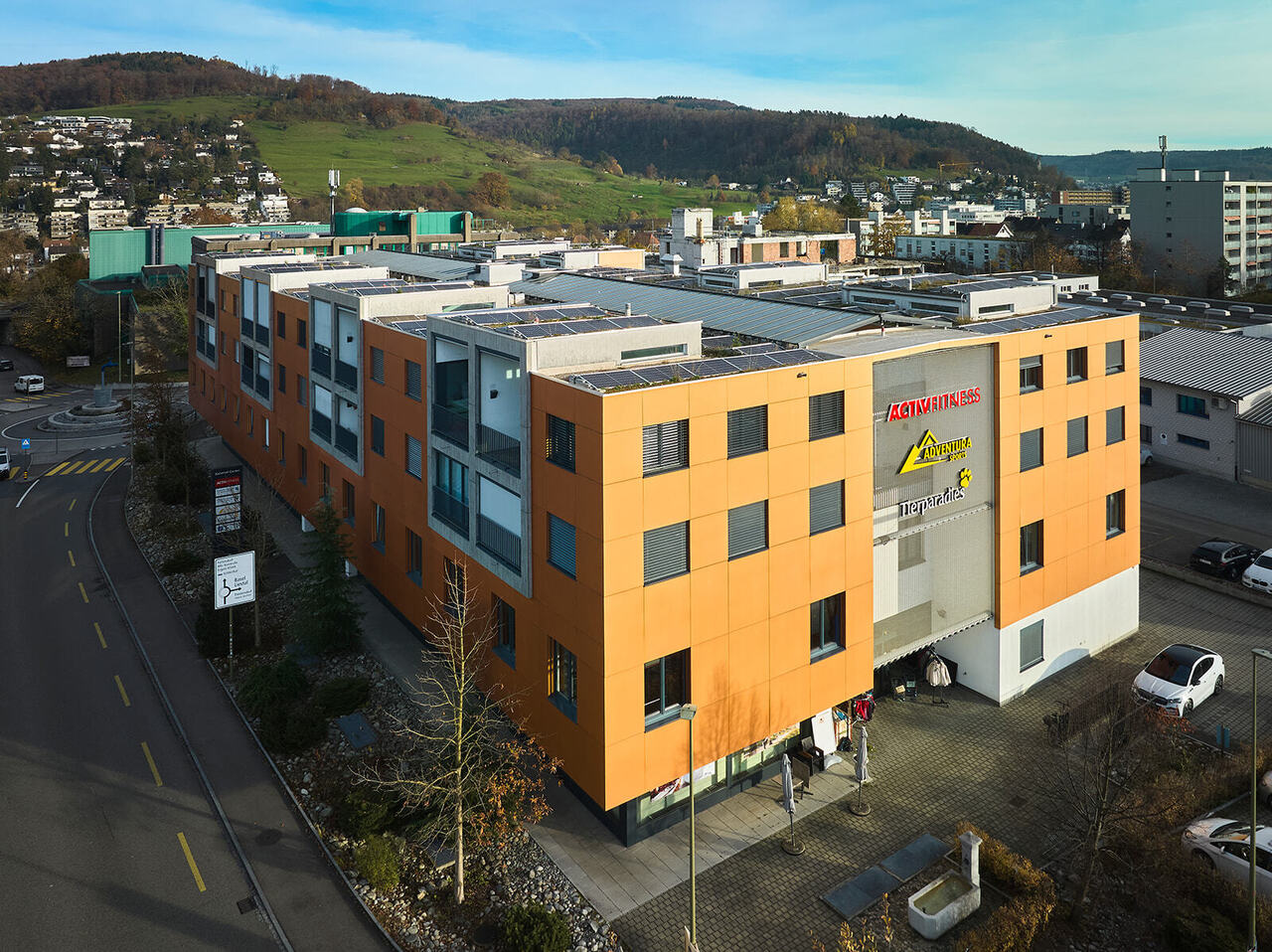 637m² shop