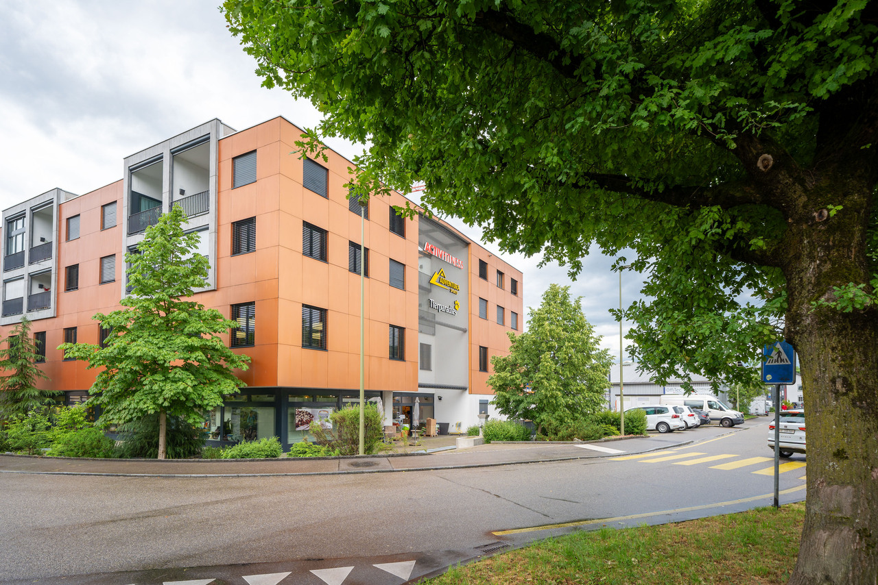 637m² shop