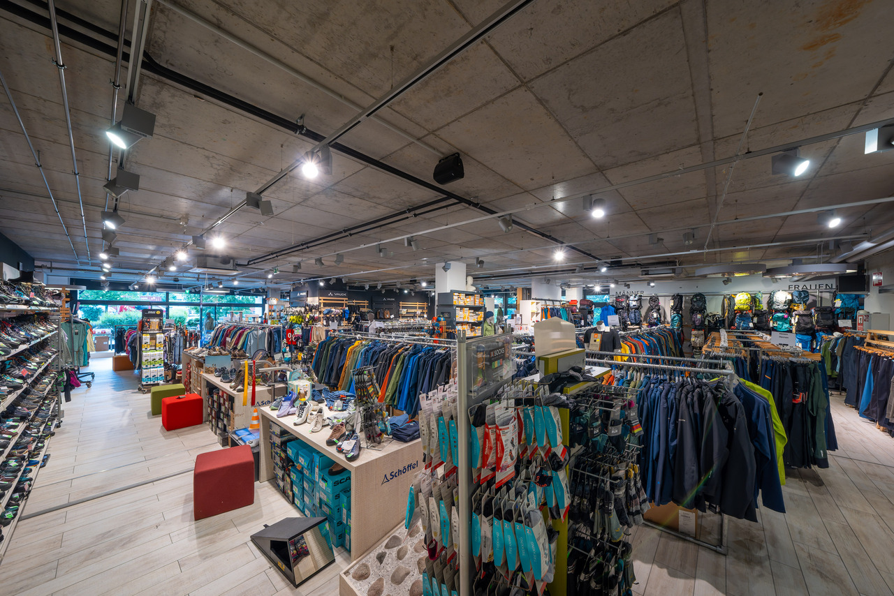 637m² shop
