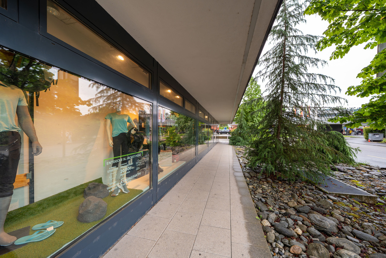 637m² shop