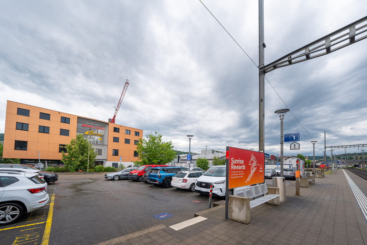 637m² shop