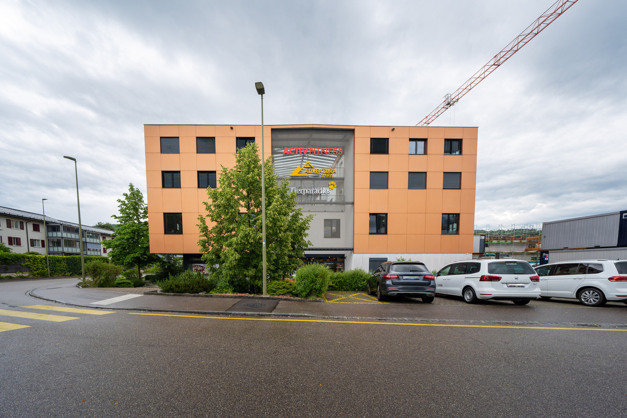 637m² shop