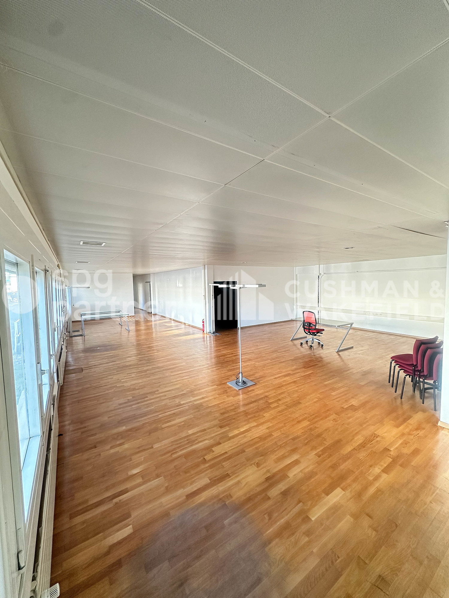 312m² arcade