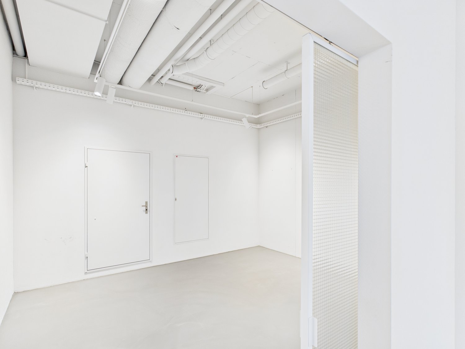 333m² shop