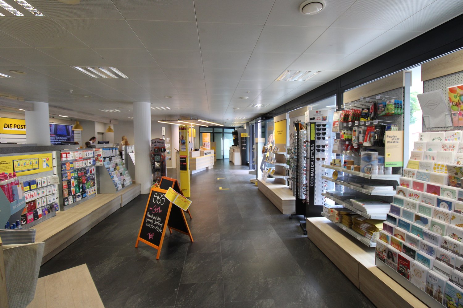253m² shop