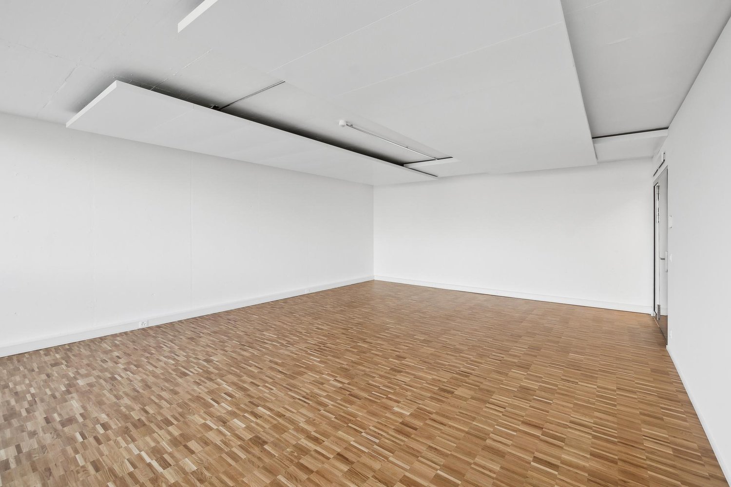 140m² office