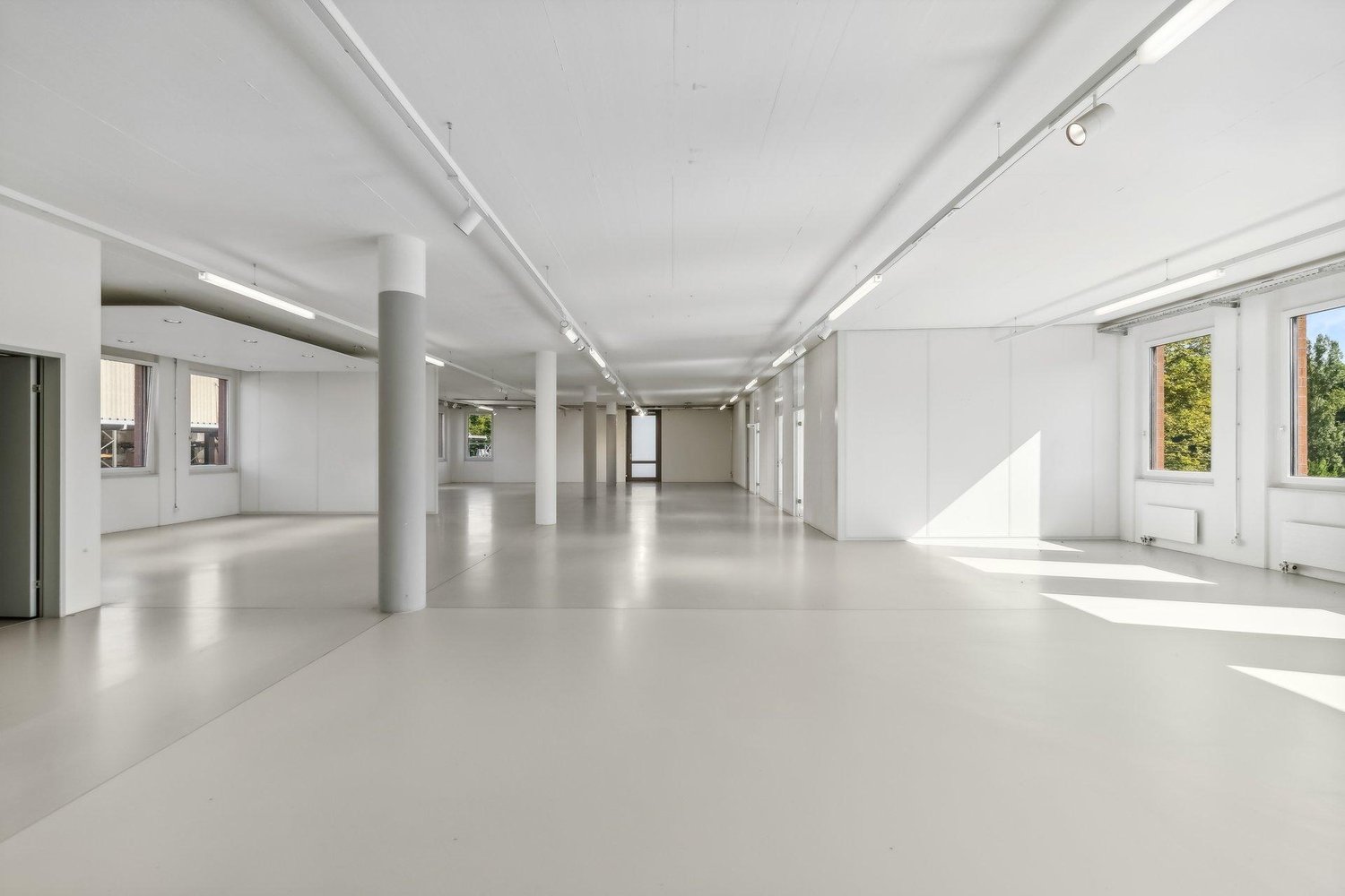335m² office