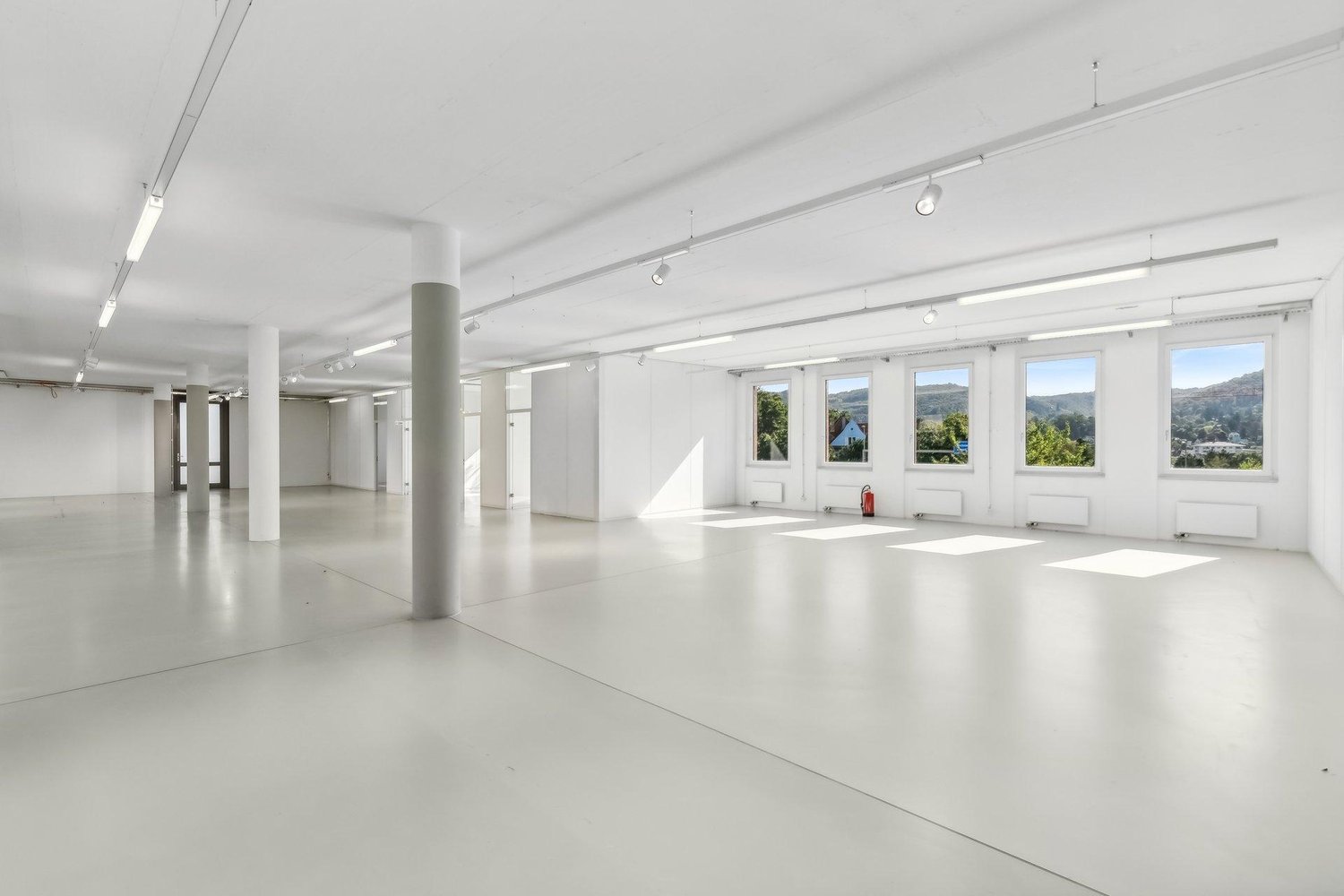 335m² office