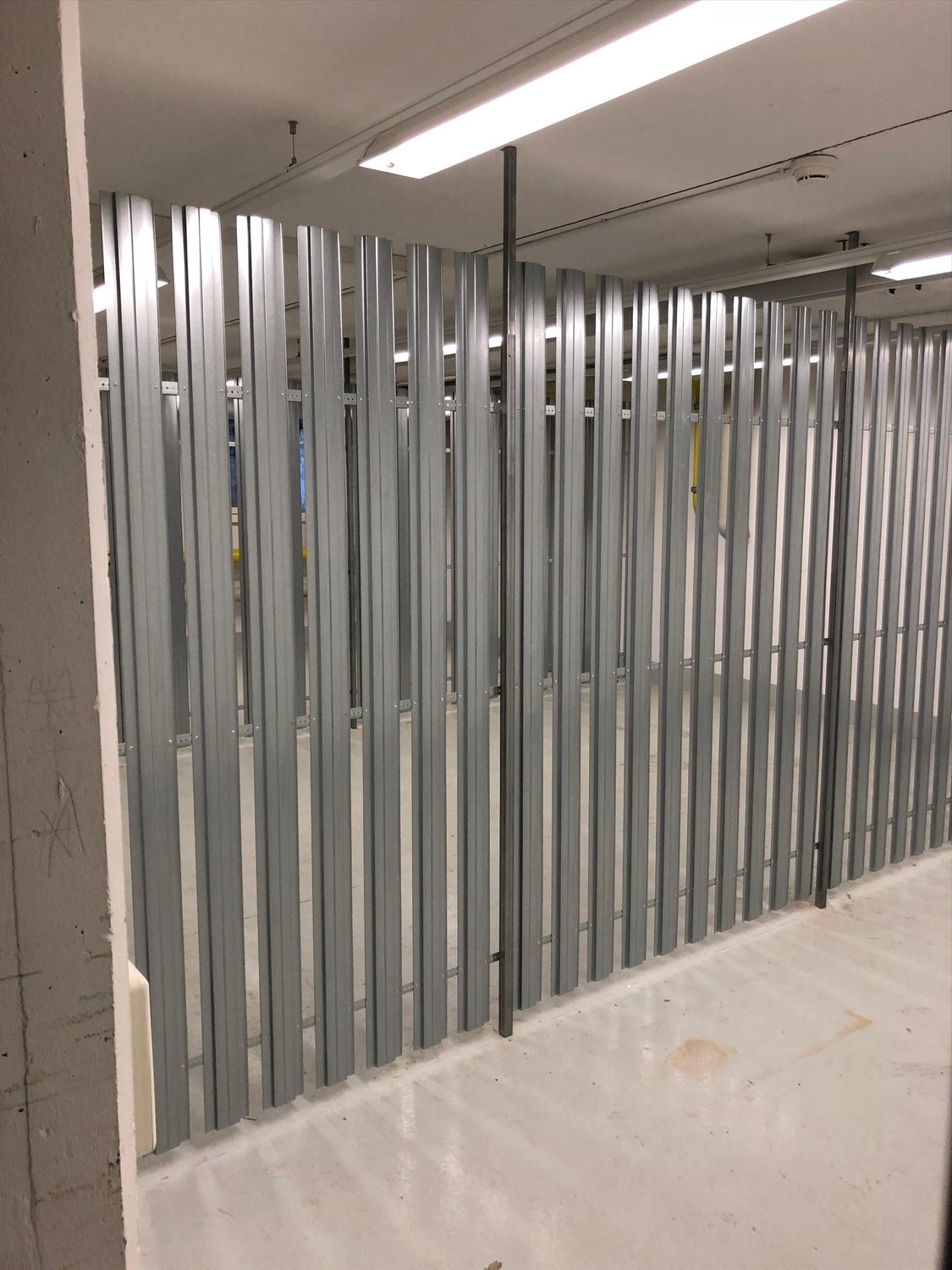200m² storage room