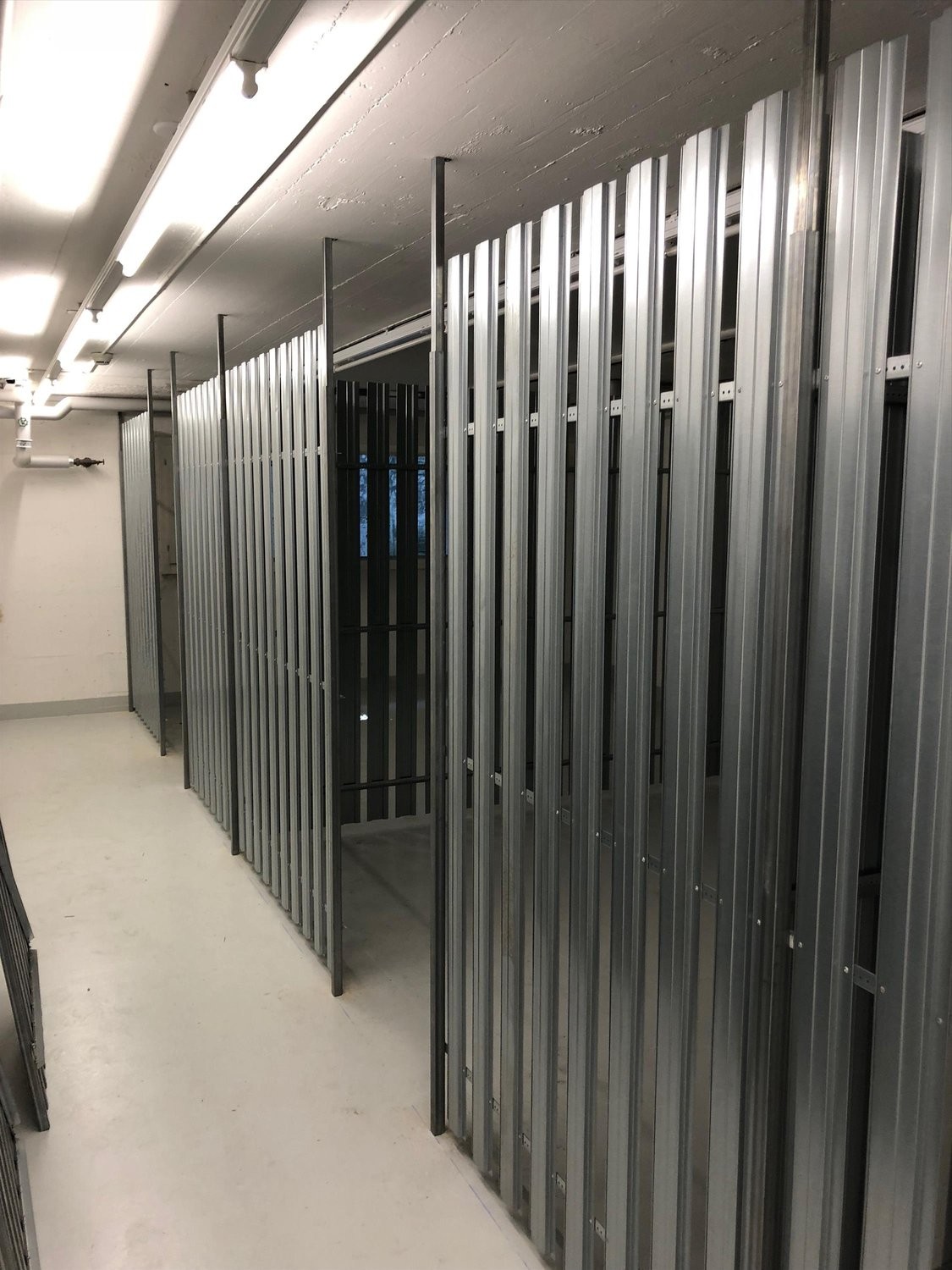 200m² storage room