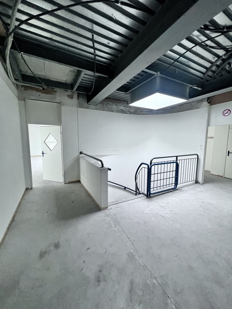 220m² office