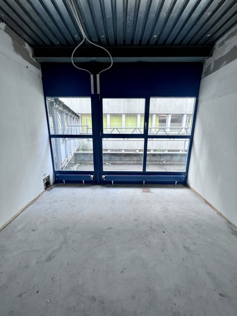 220m² office