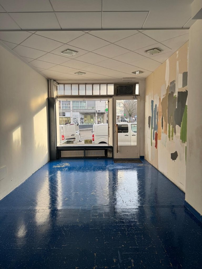 60m² shop