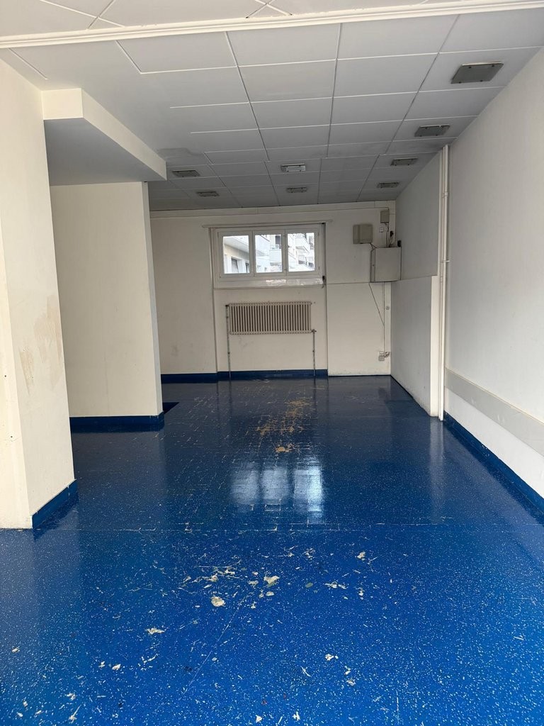 60m² shop