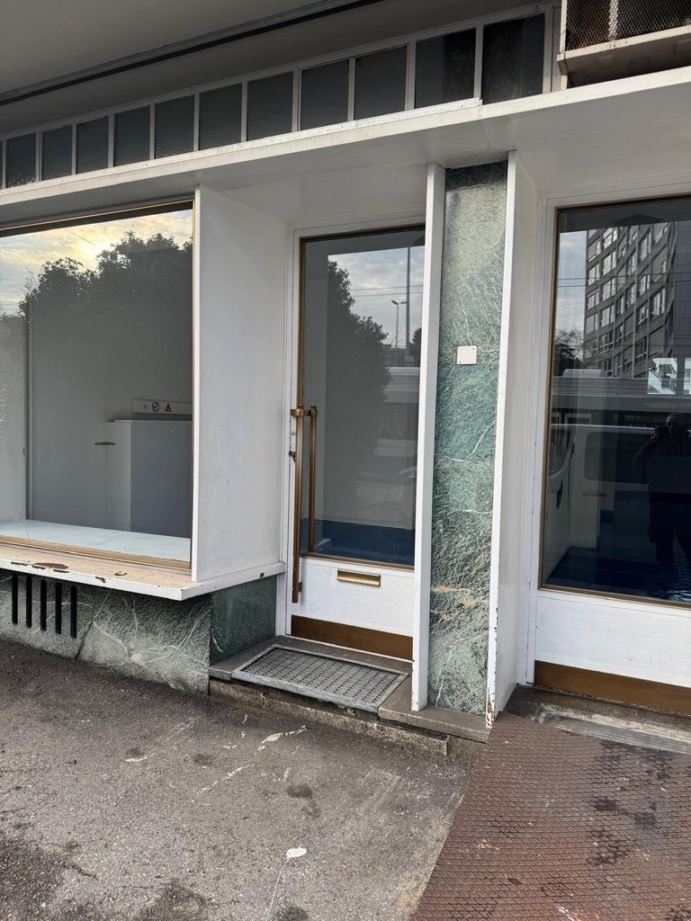 60m² shop