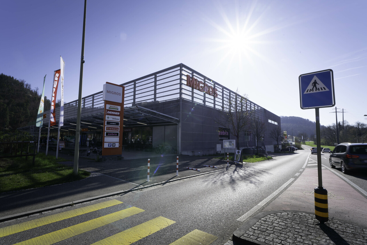 160m² shop