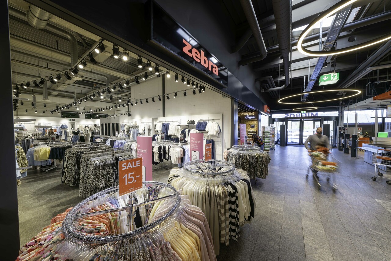 160m² shop