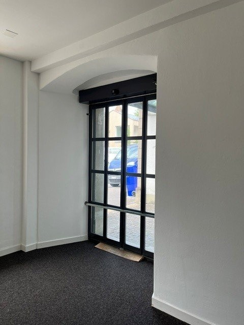 160m² shop