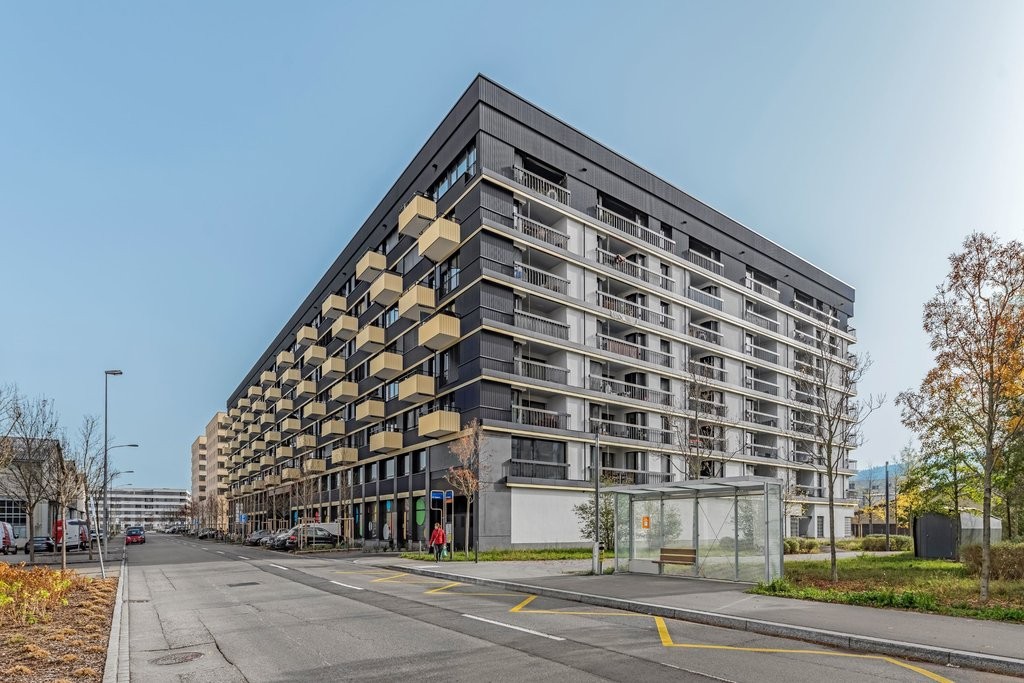 382m² office