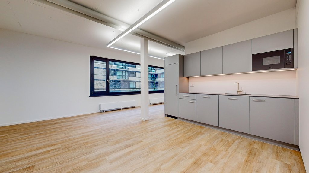 382m² office