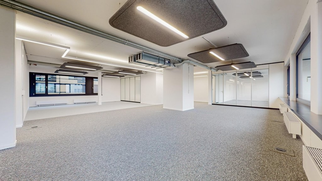 382m² office