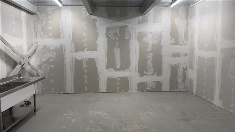 40m² storage room