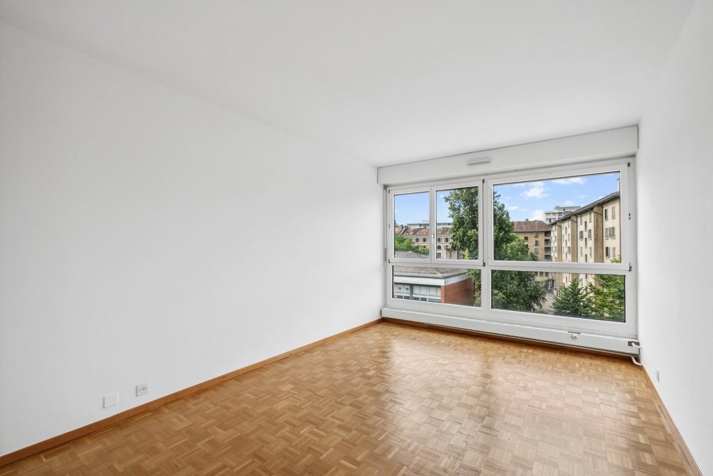 5 rooms apartment