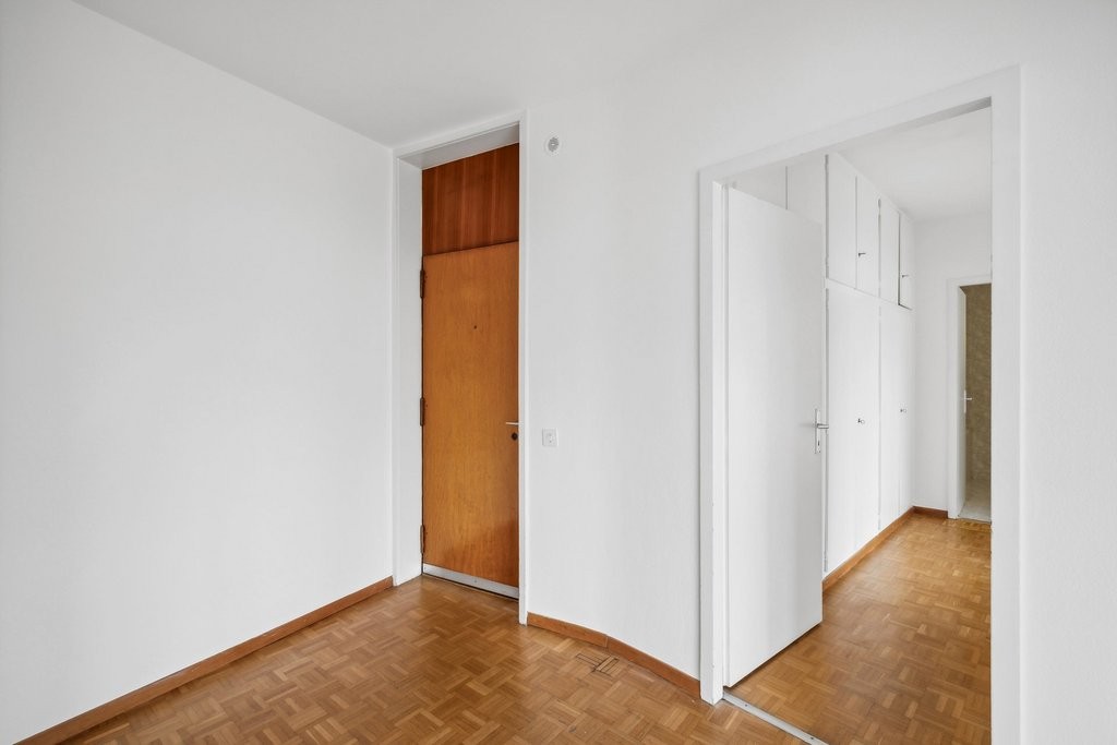5 rooms apartment