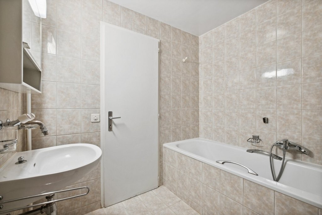 5 rooms apartment