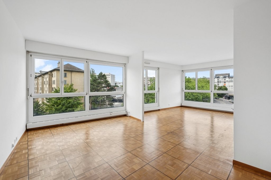 5 rooms apartment