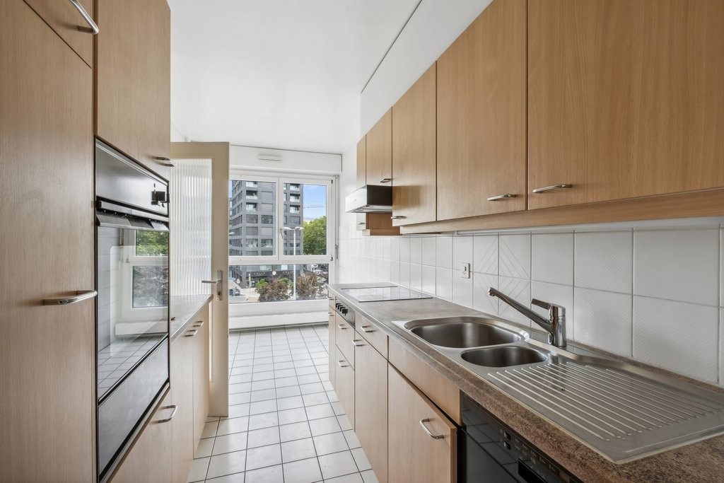 5 rooms apartment