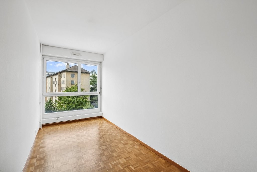 5 rooms apartment