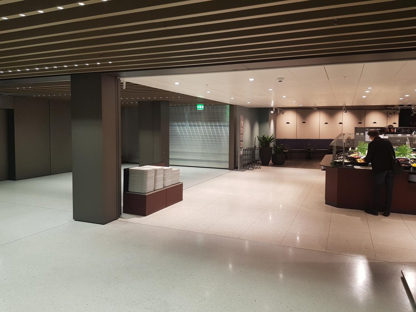 202m² shop