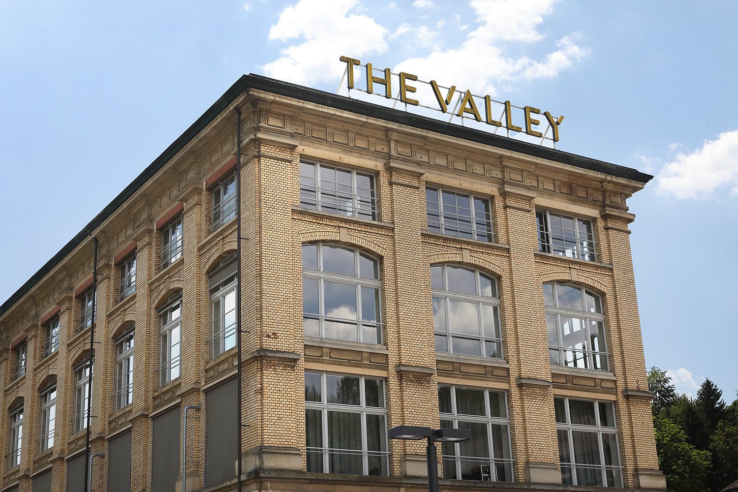 560m² commercial