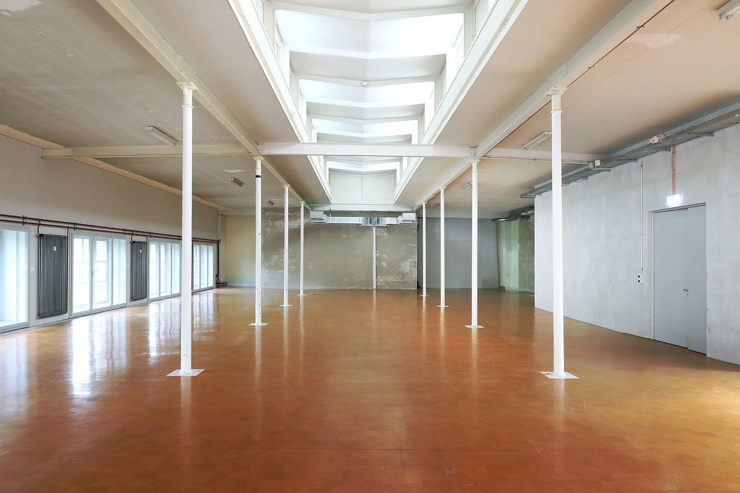 560m² commercial