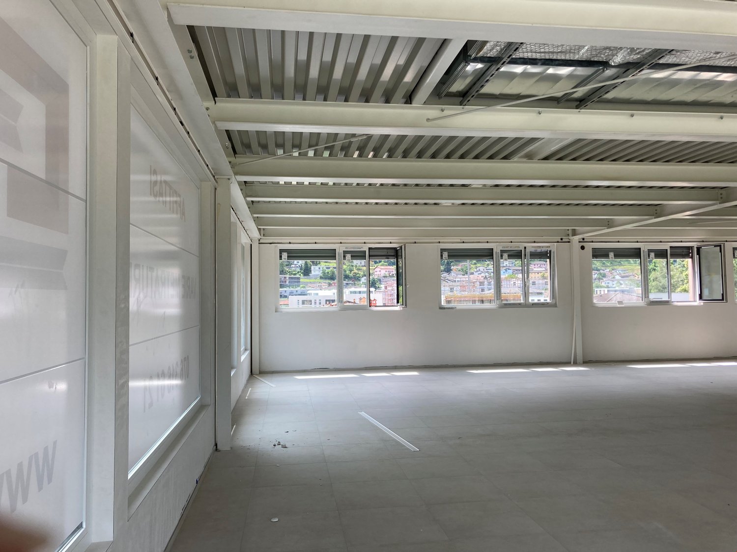 Grand magasin de 242m²