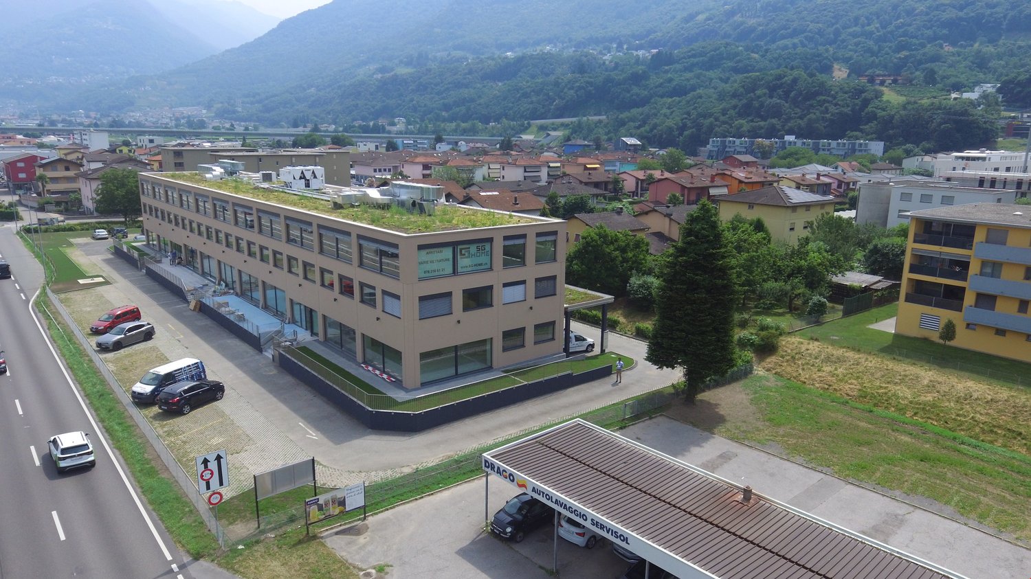 Grand magasin de 242m²