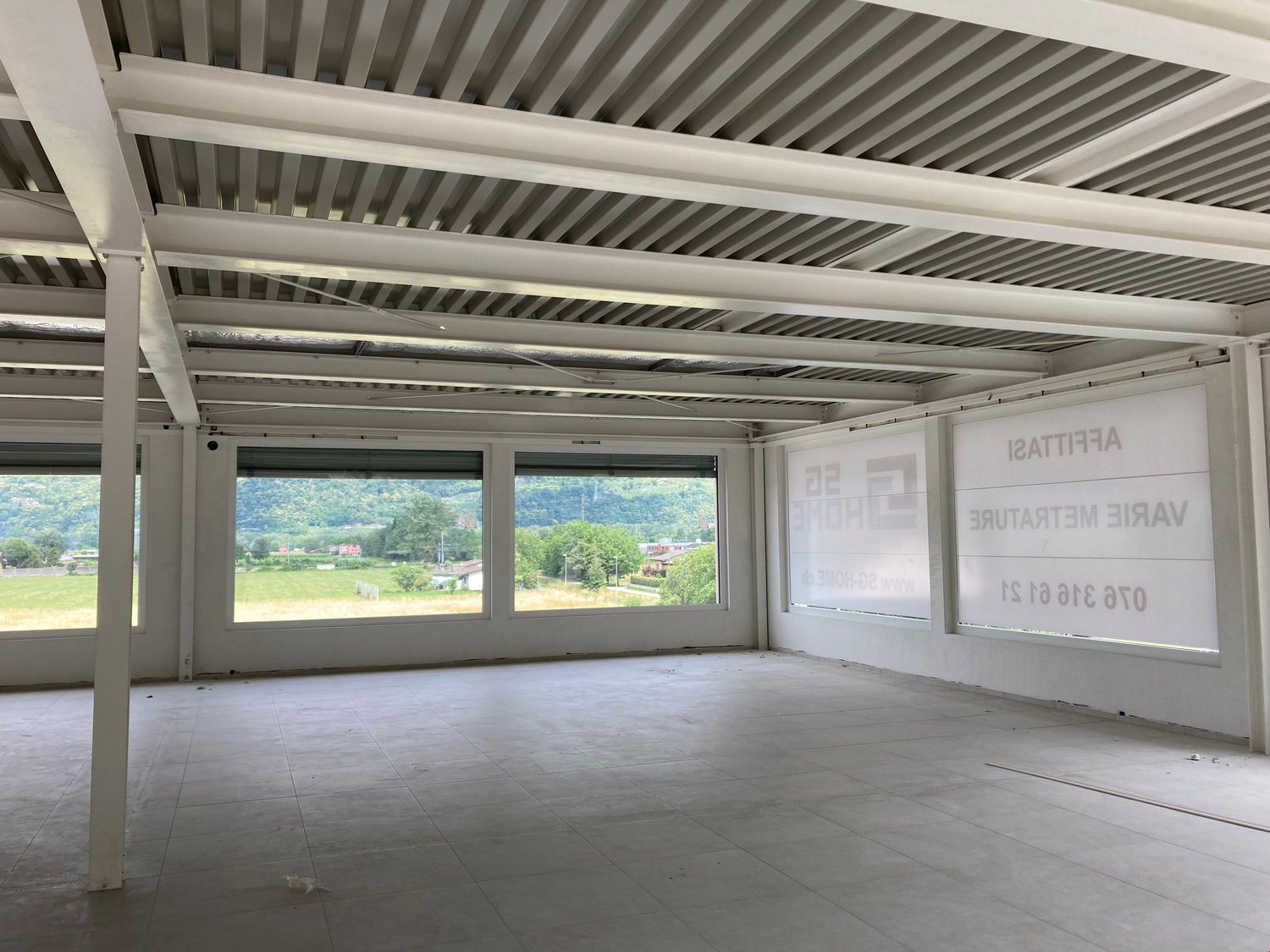 Grand magasin de 242m²