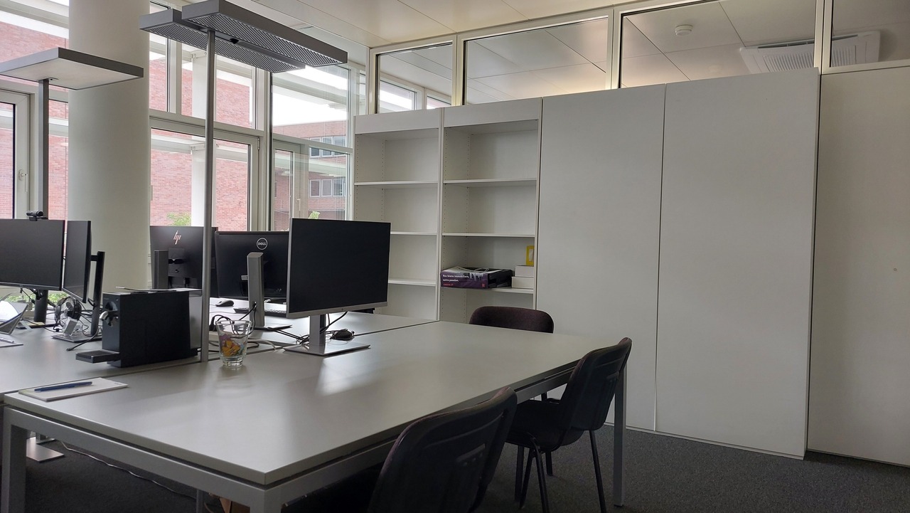 195m² office