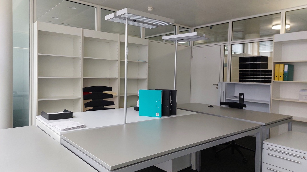 195m² office