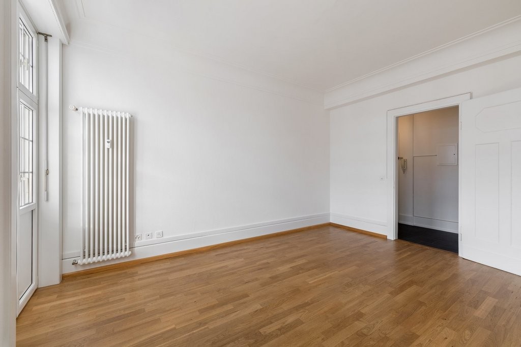 5 rooms apartment