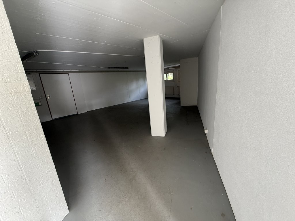 205m² storage room