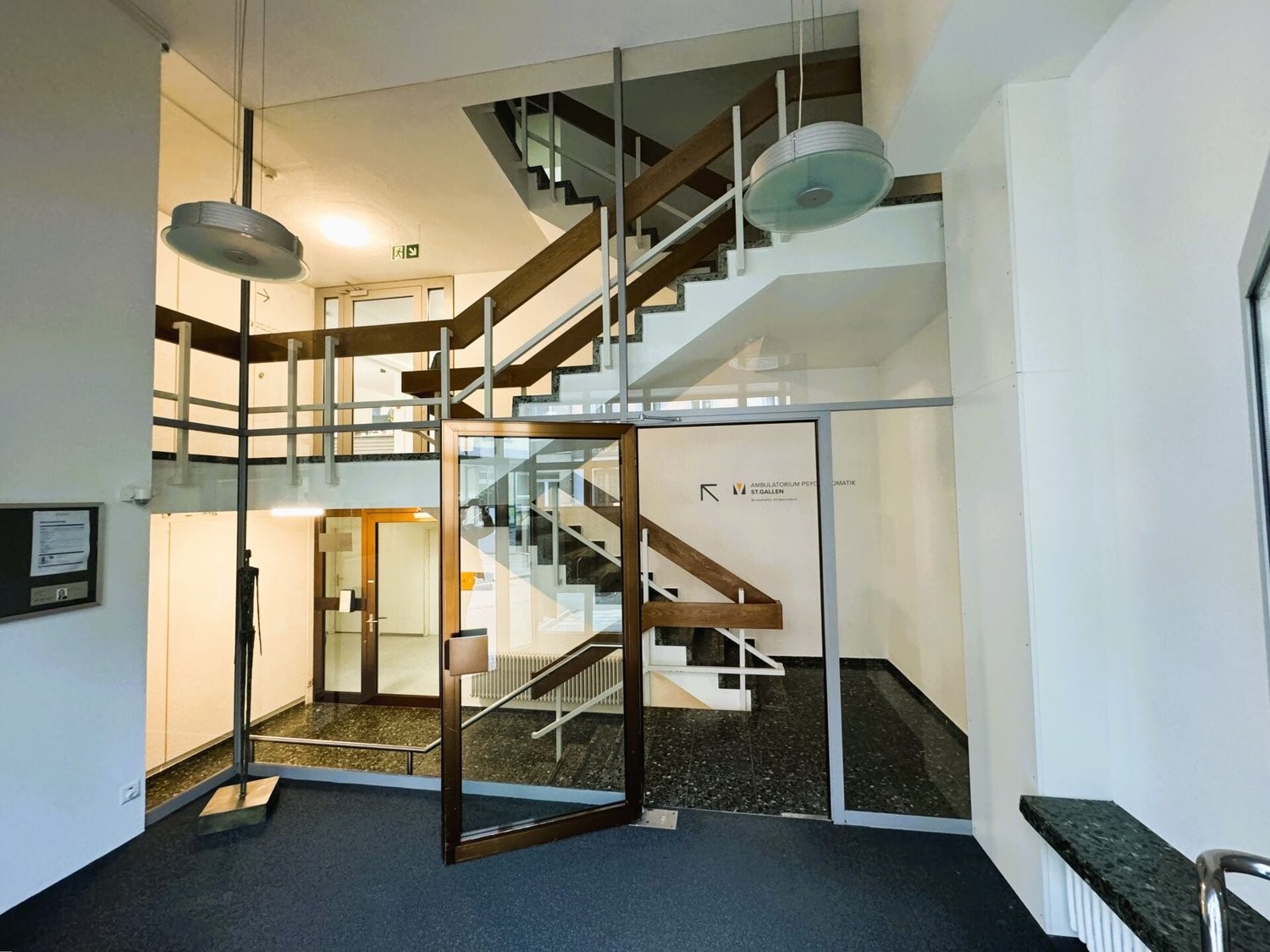 97m² commercial
