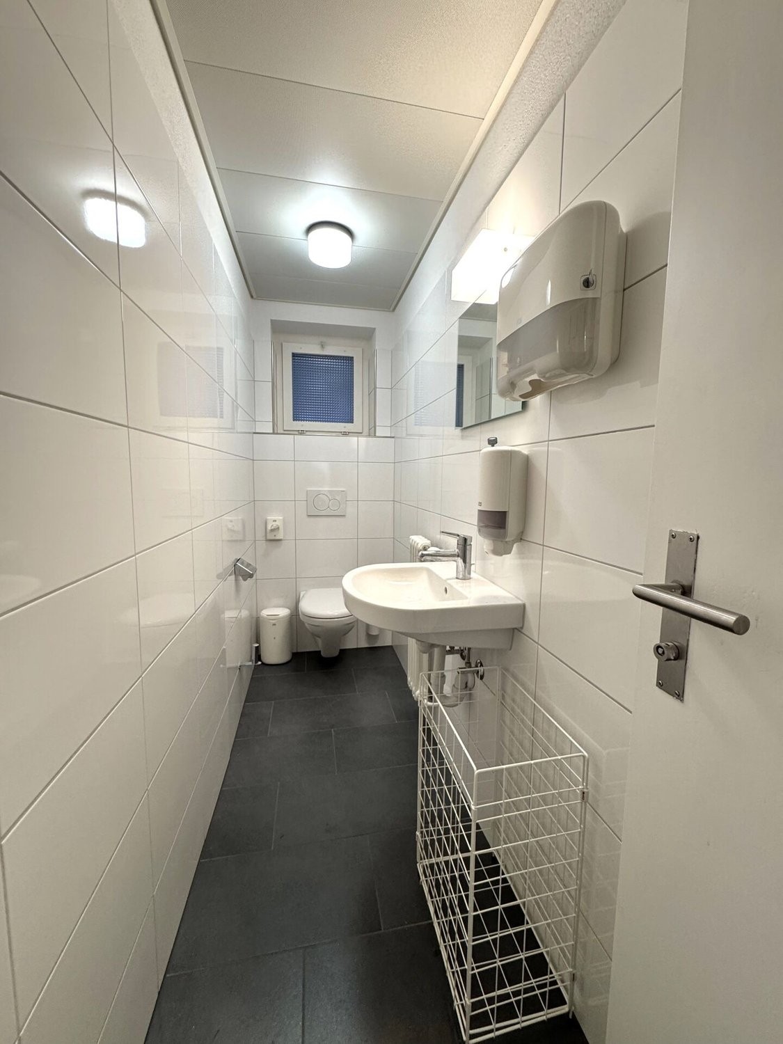 97m² commercial