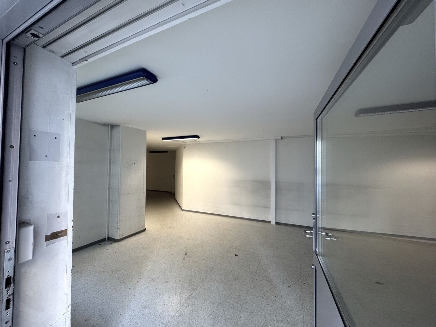 97m² commercial