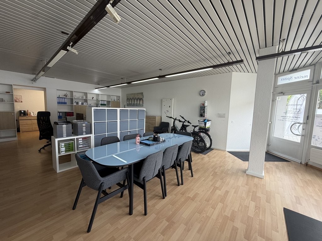 86m² shop