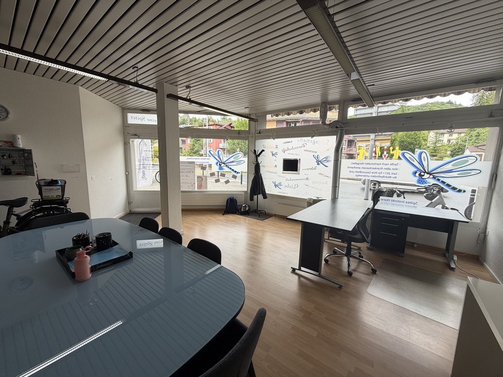 86m² shop