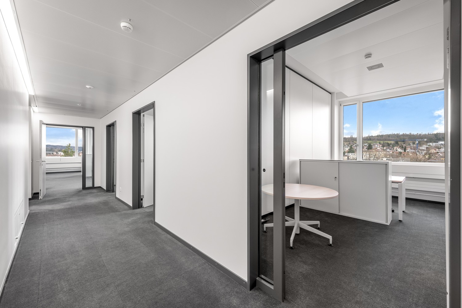 307m² office