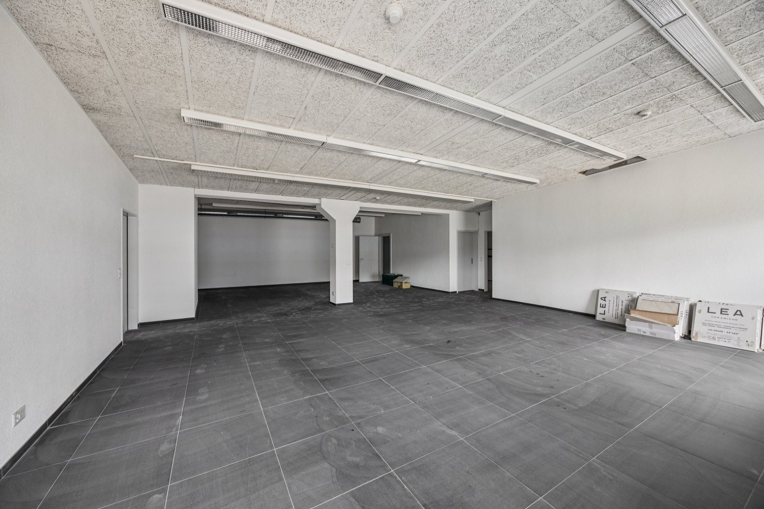 260m² office