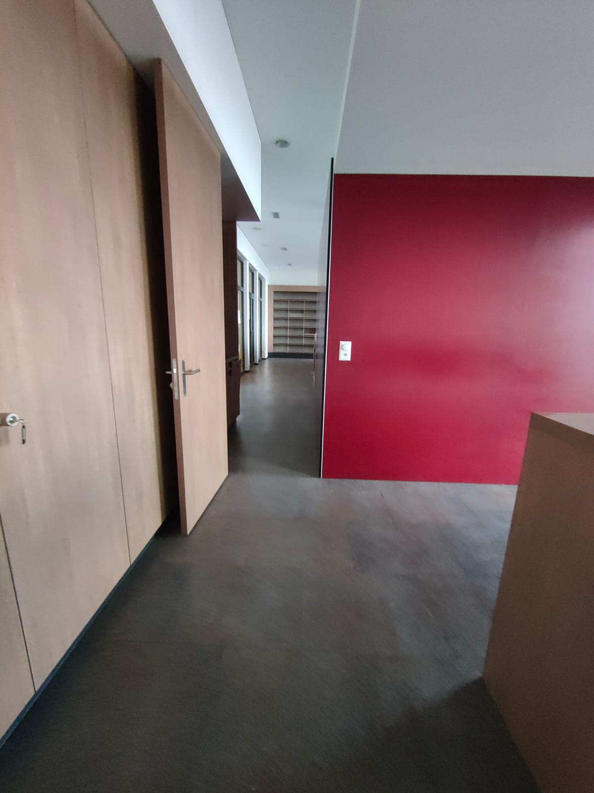 80m² office